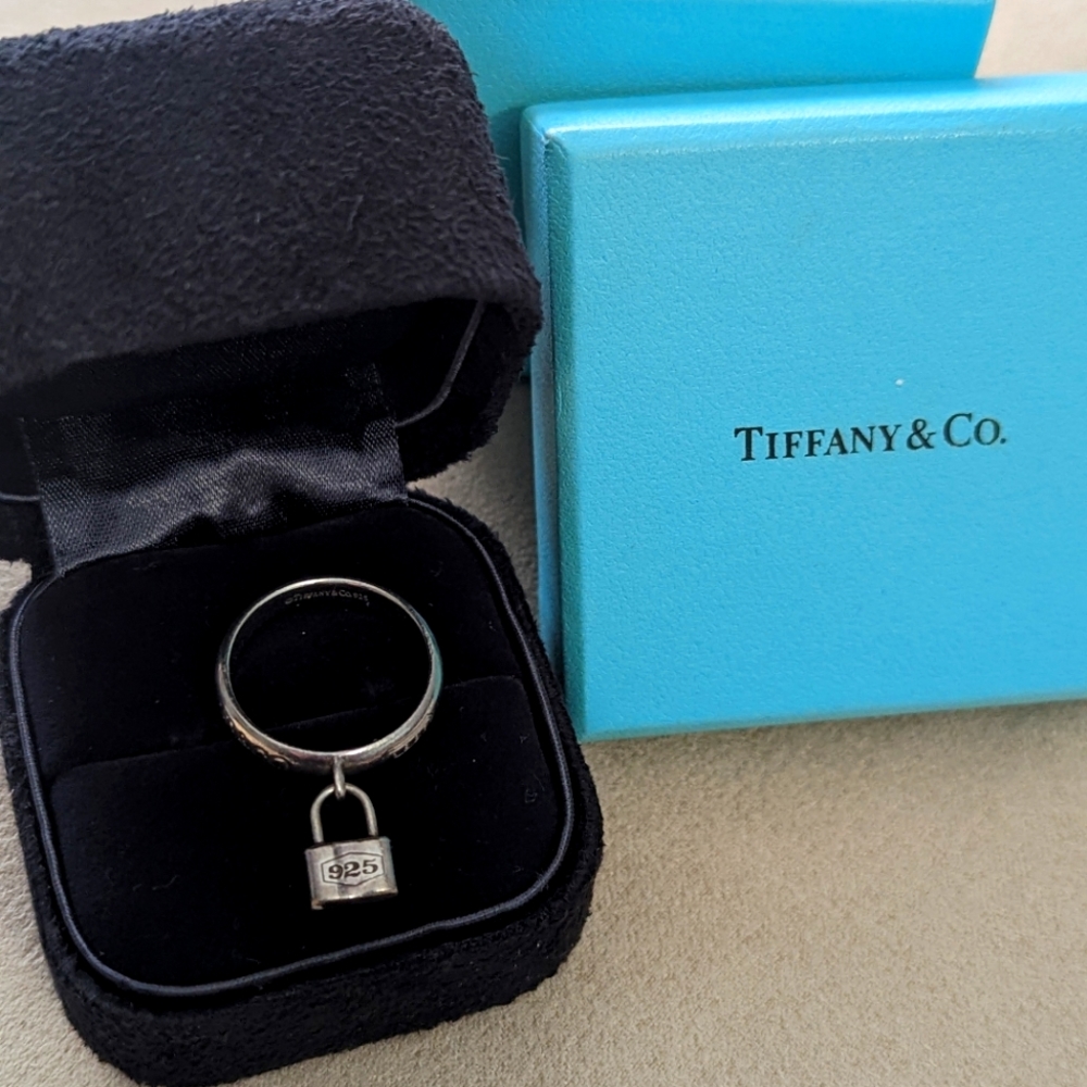 Tiffany and Company 927 Locker Ring Size 7